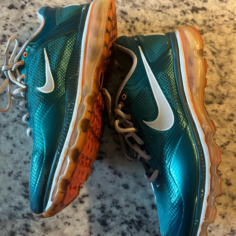 Used men’s Nike sneakers size 8.5